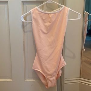 Light pink/ white trim beautiful Leo